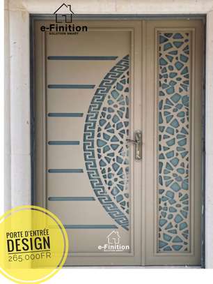 Porte d'entrée et garage sur mesure image 6