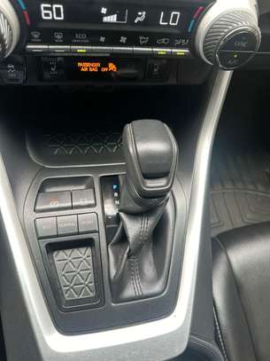 TOYOTA RAV 4 2020 image 10