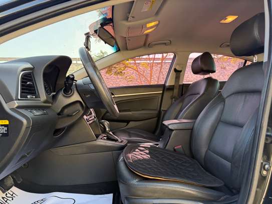 2017 HYUNDAI AVANTE image 3