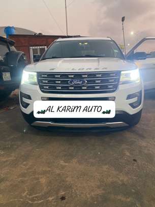 Ford Explorer xlt image 11