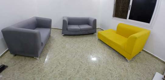 Salon de 7places + table + tapis à vendre image 1