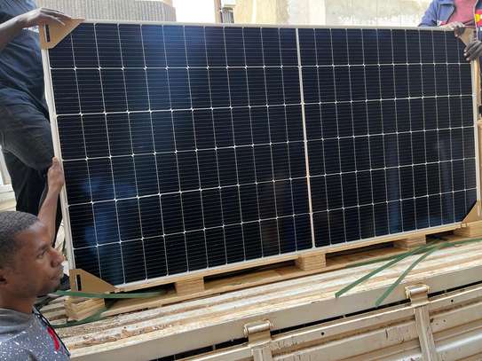 PANNEAUX SOLAIRES A HAUTE PERFORMANCE JINKO SOLAR image 1