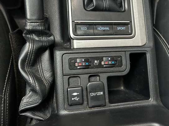 Toyota land cruiser prado image 9