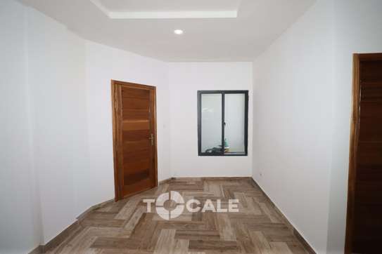 F4 A LOUER AUX ALMADIES image 2