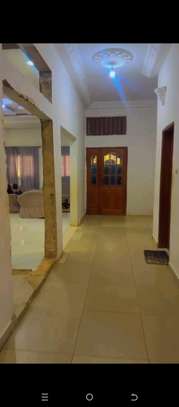Villa R+1 à l'entrée de Niacourab image 1