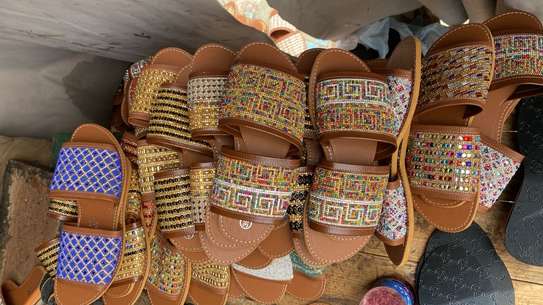 Chaussures local image 1
