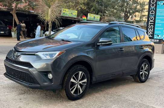 Toyota RAV4 2017 image 3