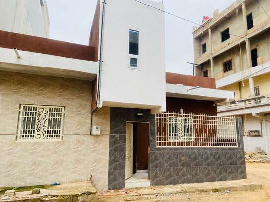 Villa Rdc + terrasse a louer à la cité Sotrac de Keur massar image 1