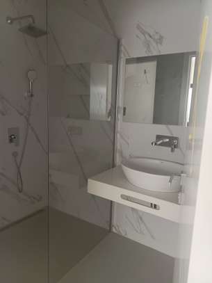 Des F4  neufs à louer au point de 173 m² image 7