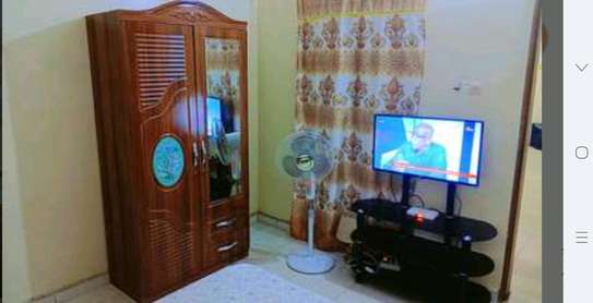 Appartement trois chambres plus salon image 4