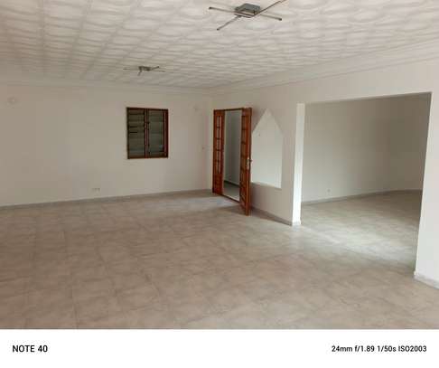 Belle villa à la citée djilly mbaye image 3