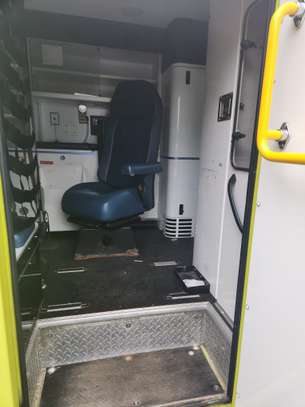 Ambulance médicalisée image 3