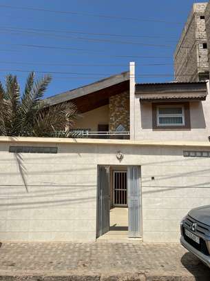 Villa 500m2 près de la plage à Dakar image 4