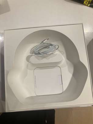 AirPods Max lightning open box image 3