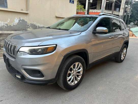 Jeep Cherokee 4x4 SUV Gris métallisé spacieux image 4