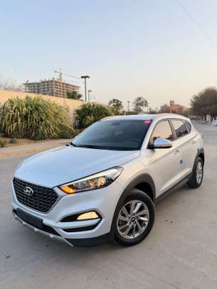 Hyundai tucson image 1
