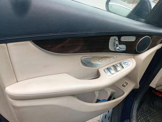GLC 300 4MATIC image 6