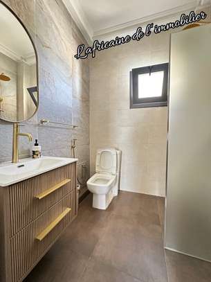 Studio meublé moderne à louer – Mamelles image 12