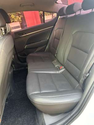 HYUNDAI AVANTE 2017 image 7