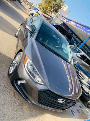 Hyundai elantra 2018 image 2