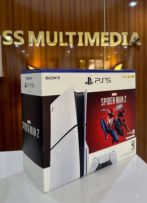PS5 Slim avec Spider-man 2 image 1
