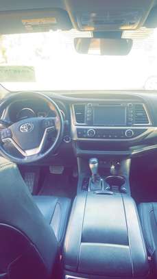 Toyota Highlander limited 7 places image 12