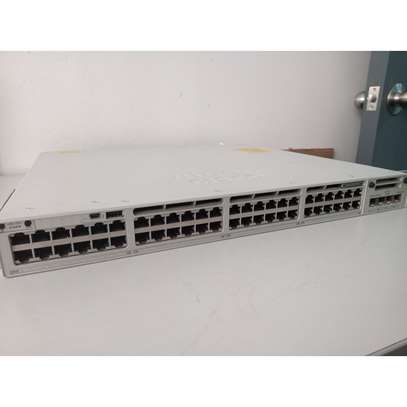 Catalyseur Cisco C9300-48P-E 9300 48 Port Commutateur PoE image 1