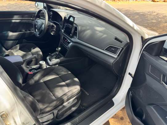 Hyundai Elantra 2017 image 3