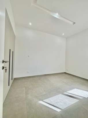 Appartement F3 neuf à louer au point E image 1