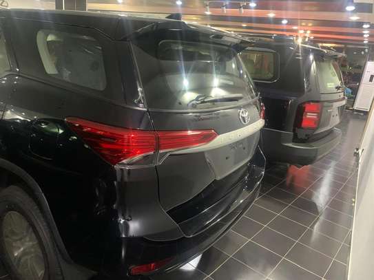 TOYOTA FORTUNER image 5