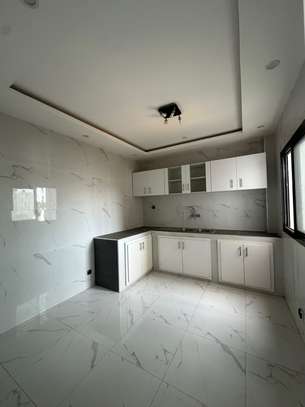 APPARTEMENT A LOUER A ZONE DE RECASEMENT NGOR ALMADIES image 8