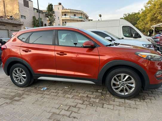 HYUNDAI TUCSON 2018 image 9