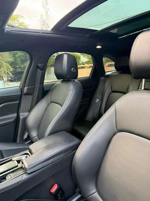 Jaguar f pace 2018 image 7