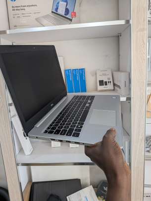 Dell Inspiron 5570 ) I5 8e generation ) 16g de ram ) 256 SSD image 3