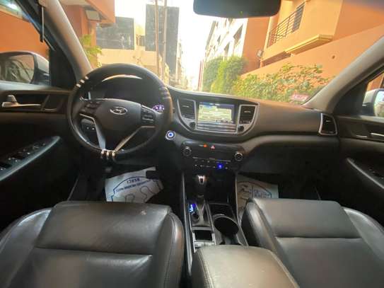 HYUNDAI Tucson LIMITED 4x4 venant image 7
