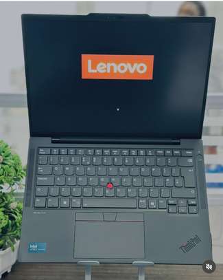 Lenevo Think Pad T14 Ultra 5 14 Pouces Écran tactile image 2