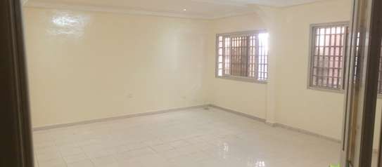 APPARTEMENT REZ DE CHAUSSÉE SACRÉ COEUR 3 image 2