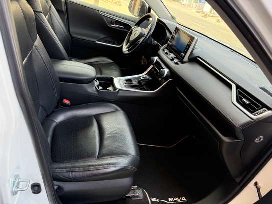 Rav4 image 6