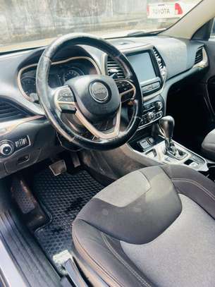 Jeep Cherokee latitude image 4
