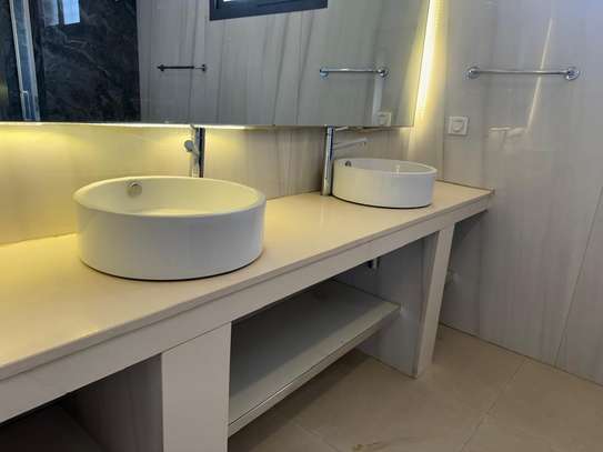 Penthous à louer aux Poin e image 7