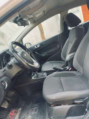 Ford Fiesta 2015 image 9