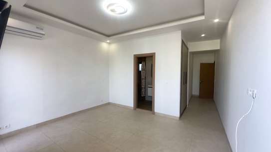 Appartement 3 chambres salon au Point E image 2