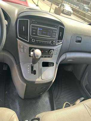 Hyundai starex Année 2017 image 6