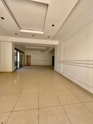 Villa R+1 à louer à Fann Residence image 6