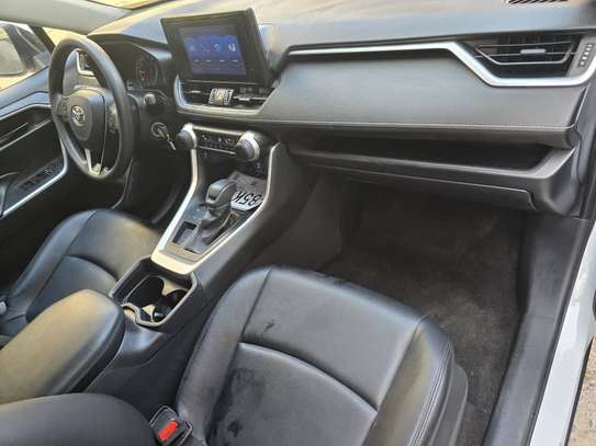Toyota RAV4 XLE 2021 image 4