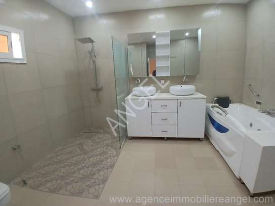 Ref_1761_GL Villa à louer aux almadies R+1 image 8