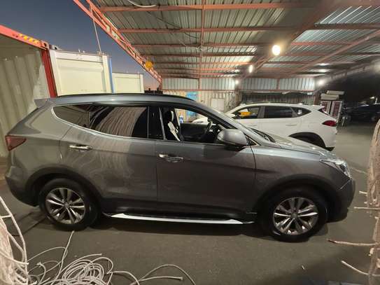 Hyundai Santa Fe diesel 4WD 2017 full options image 11