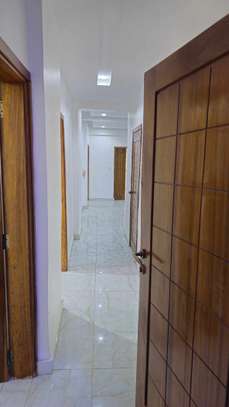 Appartements F4 et F5 tout neufs à louer au Point E image 4