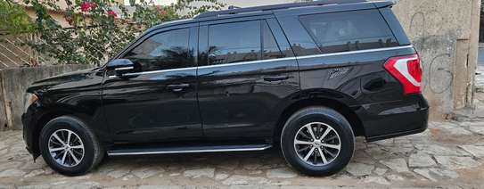 Ford expedition xlt image 3
