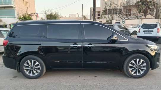 KIA CARNIVAL à louer avec. Chauffeur image 15